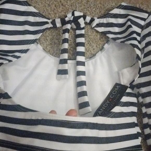 Yandy black/white swimsuit top with sheer sleeves nwt - Picture 5 of 5